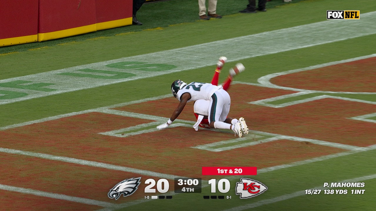 Patrick Mahomes finds Tyquan Thornton for a 49-yard TD, cutting Chiefs' deficit vs. Eagles