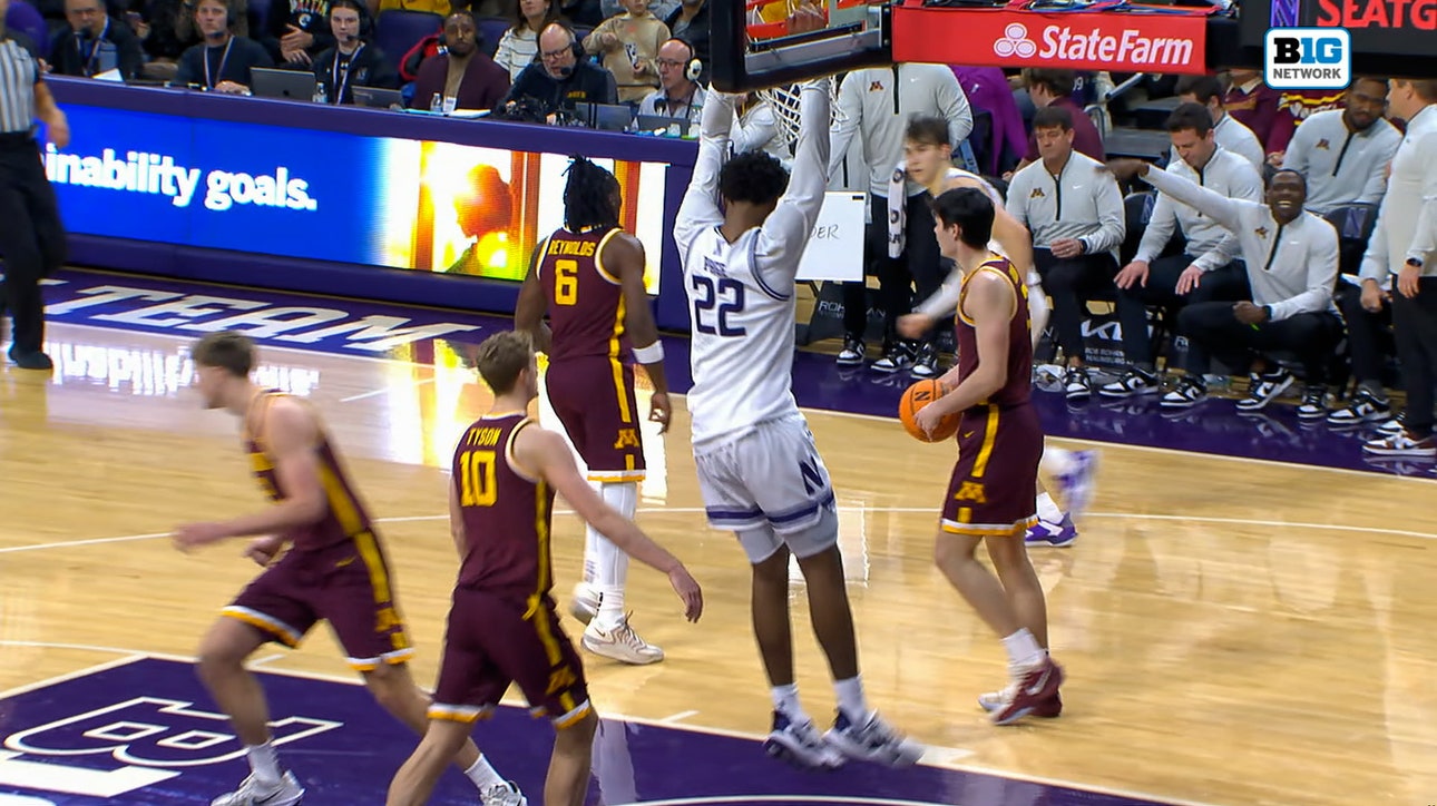 Northwestern's Nick Martinelli lobs it to Arrinten Page for STRONG alley oop vs. Minnesota 