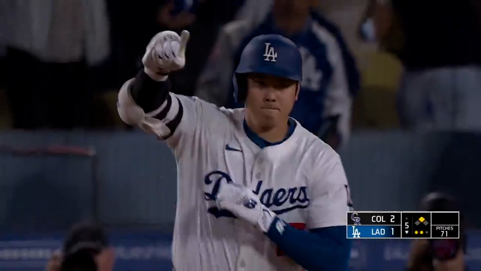 Shohei Ohtani hits his 52nd home run and gives the Dodgers a 3-2 lead over the Rockies