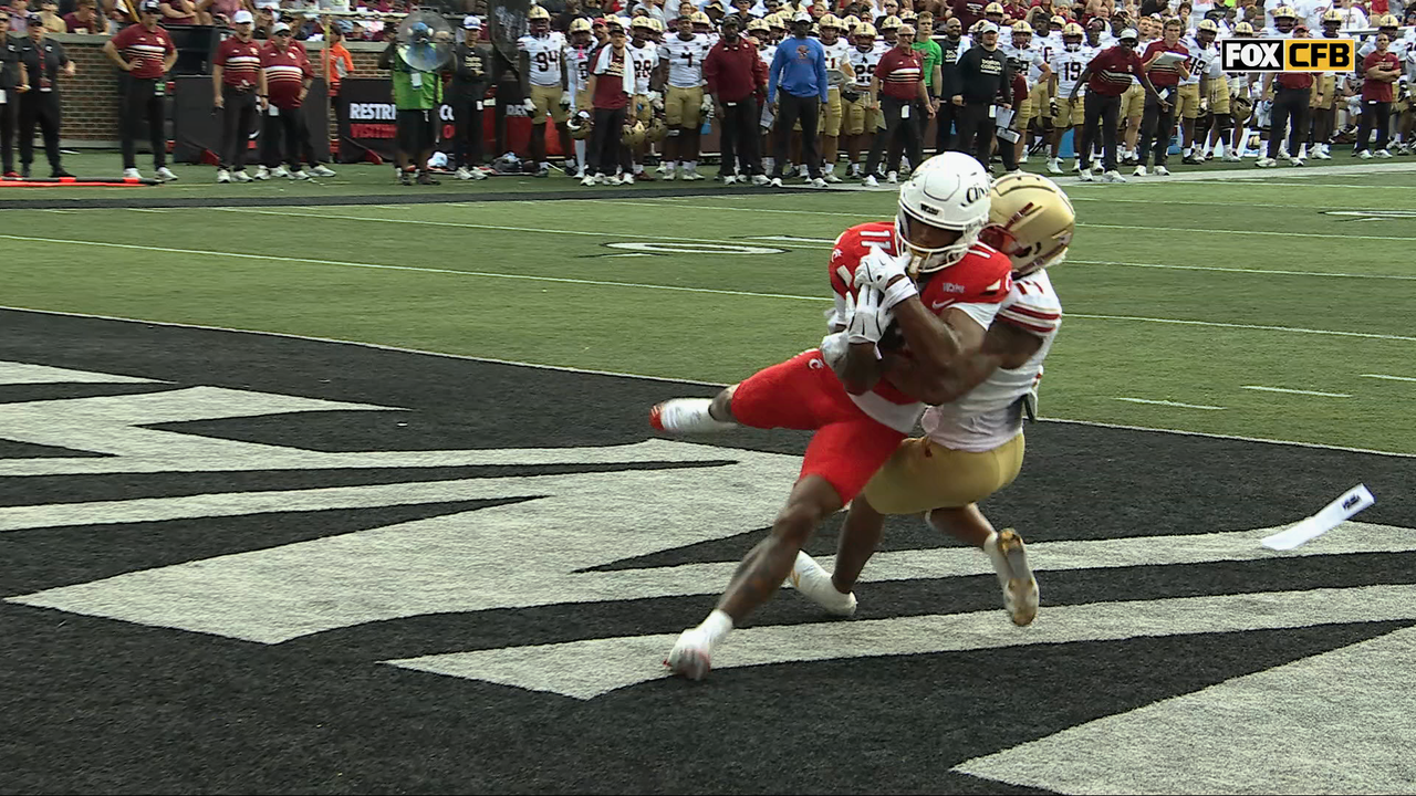 Cincinnati's JC French connects with JaVonnie Gibson for TD, extending lead vs. Boston College