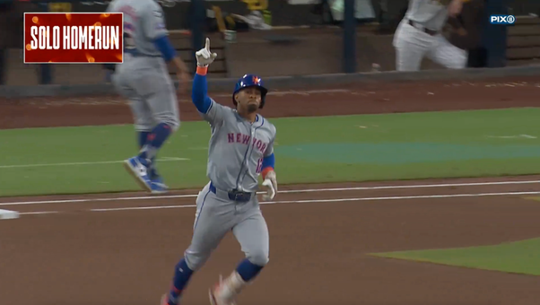 Francisco Lindor smashes his SECOND home run of the game to extend Mets' lead over Padres