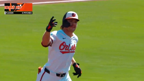 Orioles' Gunnar Henderson smashes his 34th home run of the season, a solo shot vs. White Sox