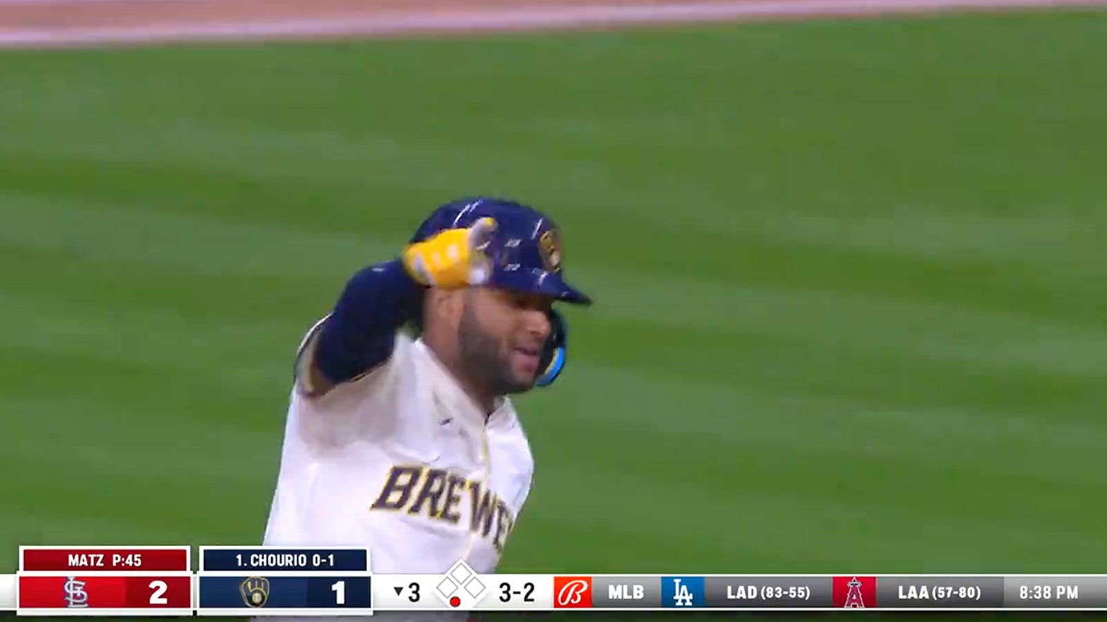 Jackson Chourio hits a home run for the second game in a row to bring the Brewers to a 2-2 tie against the Cardinals