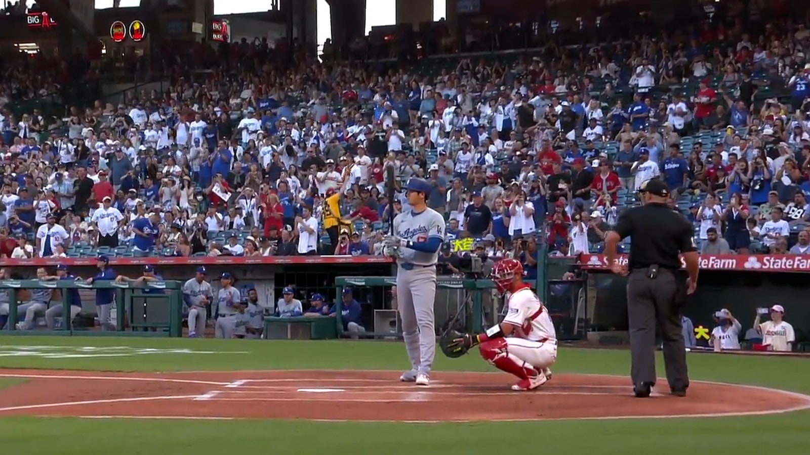 Shohei Ohtani gets a standing ovation in his first at-bat at Angel Stadium since leaving the team for the Dodgers