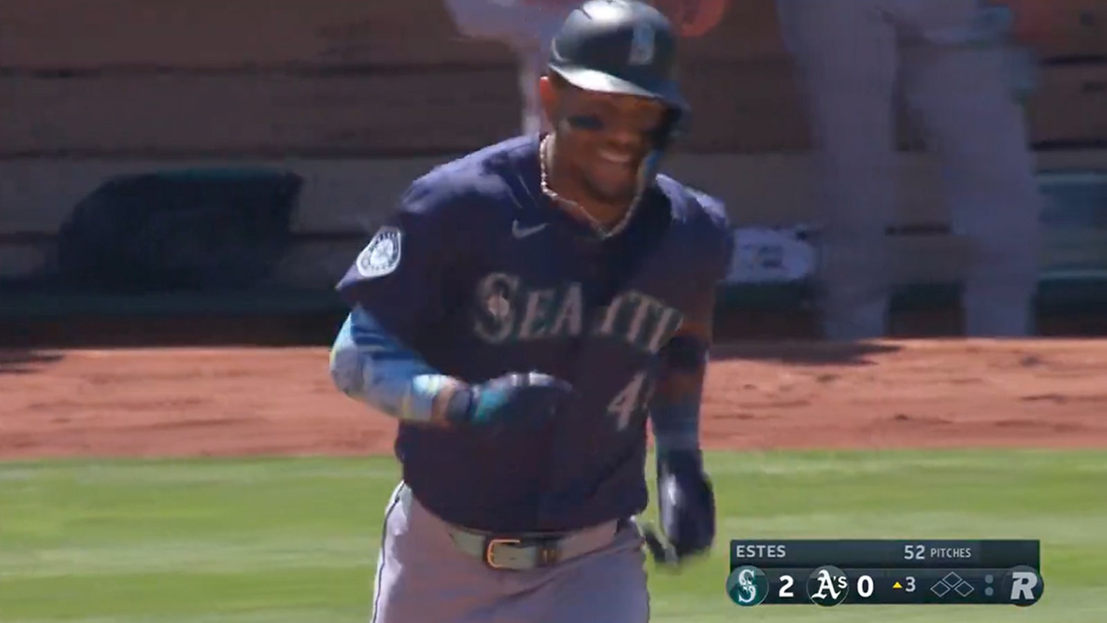 Julio Rodríguez crushes a 448-foot home run to the second deck, extending Mariners' lead over Athletics