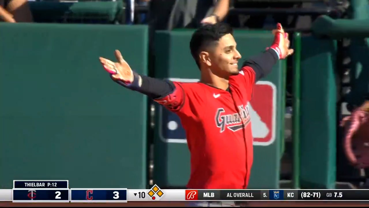  Andrés Giménez hits a walk-off single vs. Twins to help Guardians clinch a playoff berth