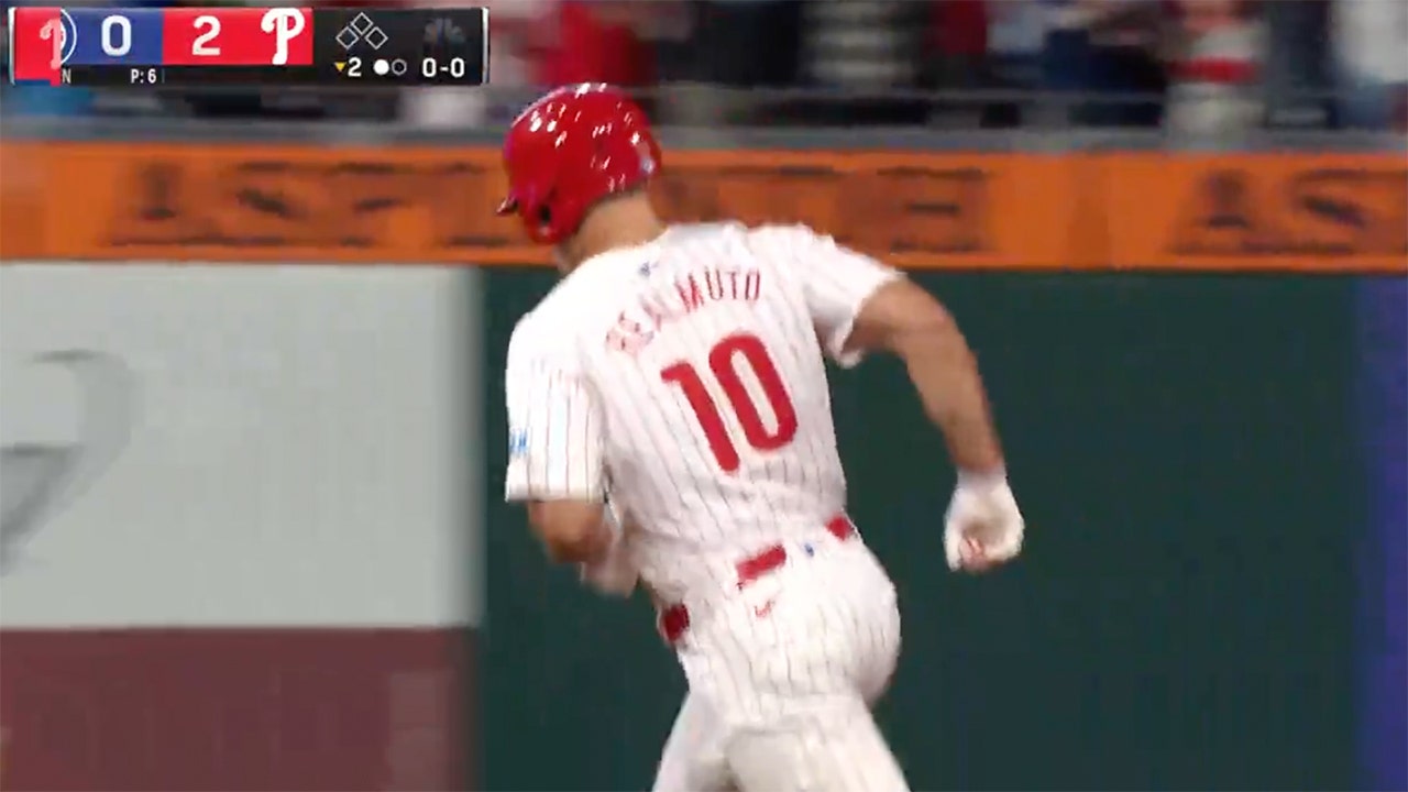 J.T. Realmuto crushes a two-run homer, giving Phillies early lead over Cubs