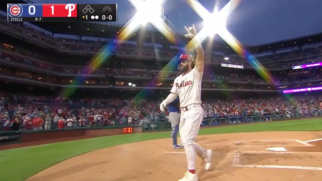 Bryce Harper smashes a solo homer to center, giving Phillies early lead vs. Cubs