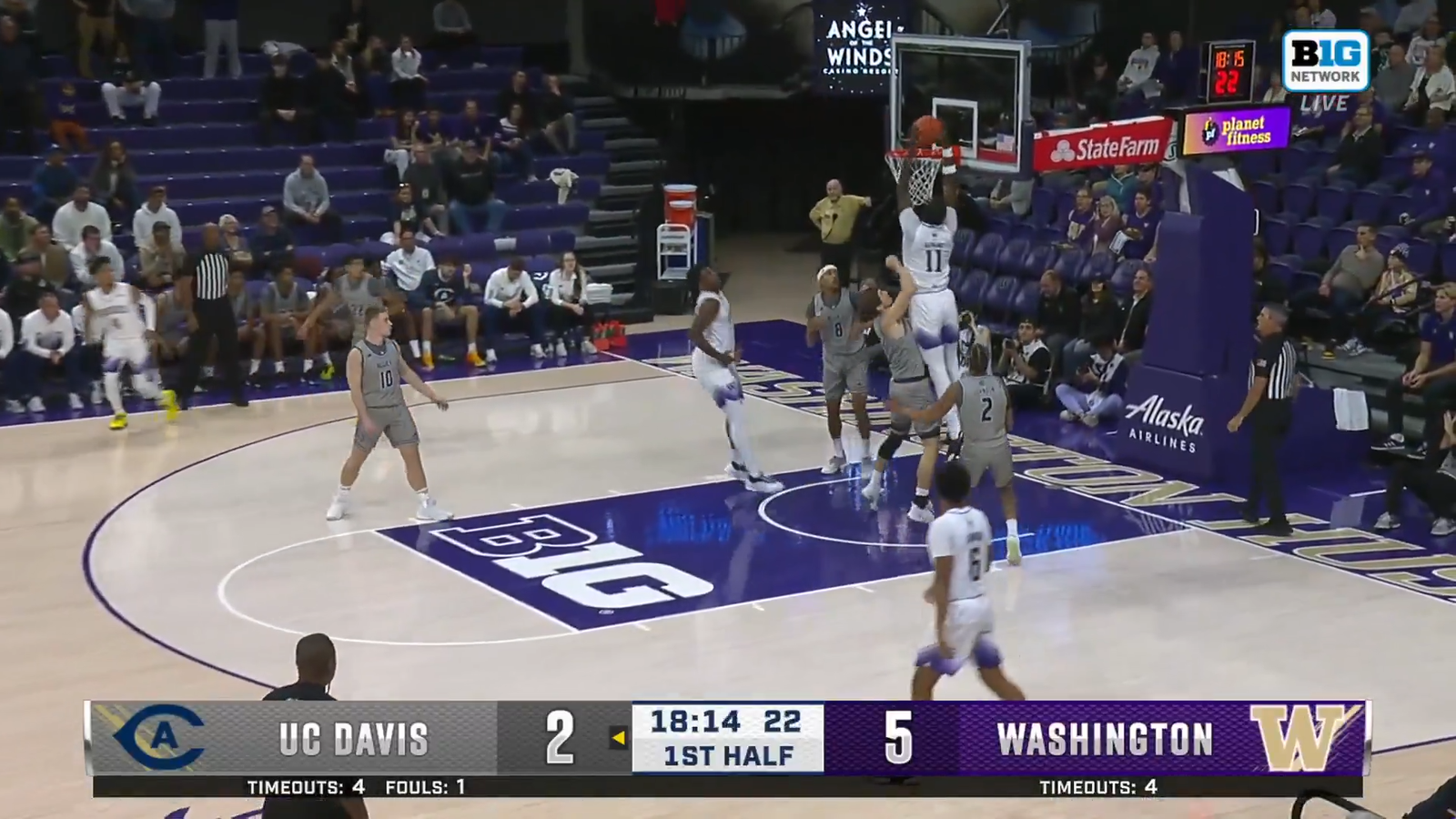 Washington's Great Osobor connects with Franck Kepnang for a NASTY alley-oop jam vs. UC Davis 