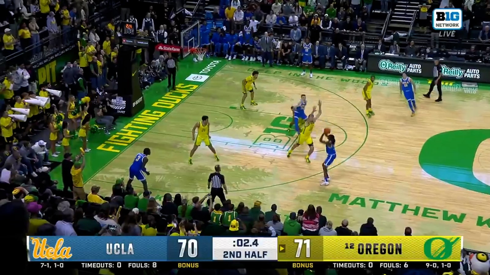 Dylan Andrews drains a buzzer-beater to seal UCLA's victory over No. 12 Oregon | CBB on FOX