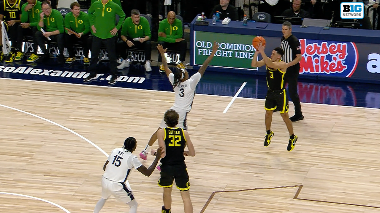 Jackson Shelstad drains a three-pointer from downtown as Oregon leads Penn State 52-51