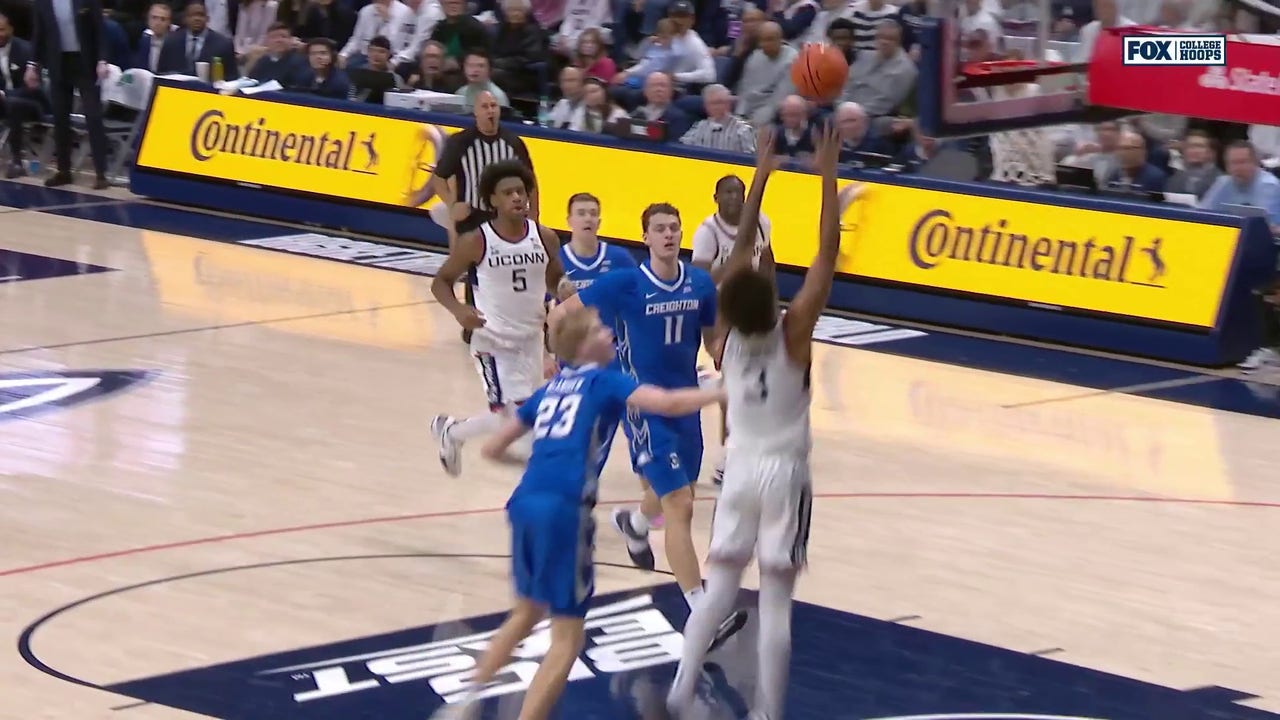 Jaylin Stewart throws down ferocious alley-oop to extend UConn's lead over Creighton 