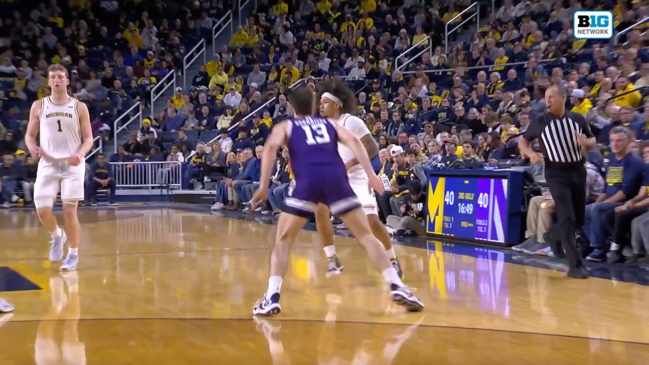 Michigan's Tre Donaldson makes RIDICULOUS NO-LOOK pass to take lead against Northwestern