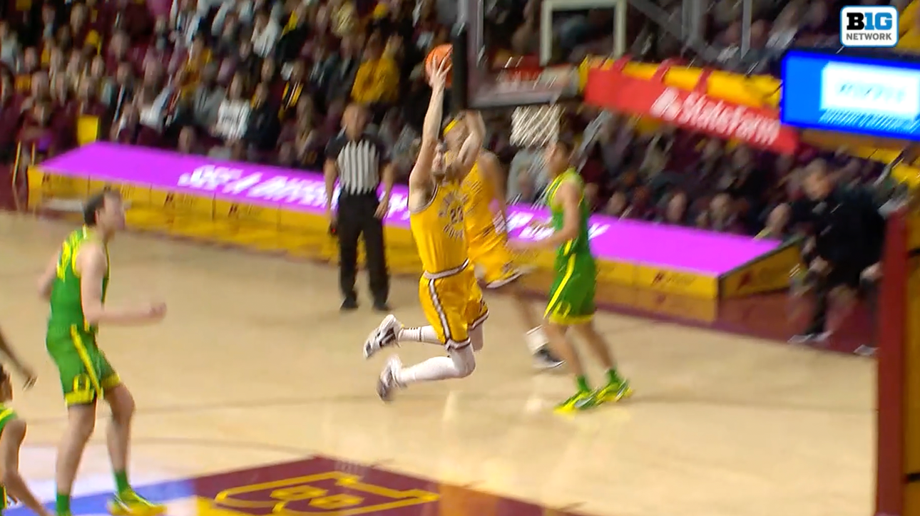 Parker Fox throws down VICIOUS TWO HANDED SLAM DUNK as Minnesota leads Oregon