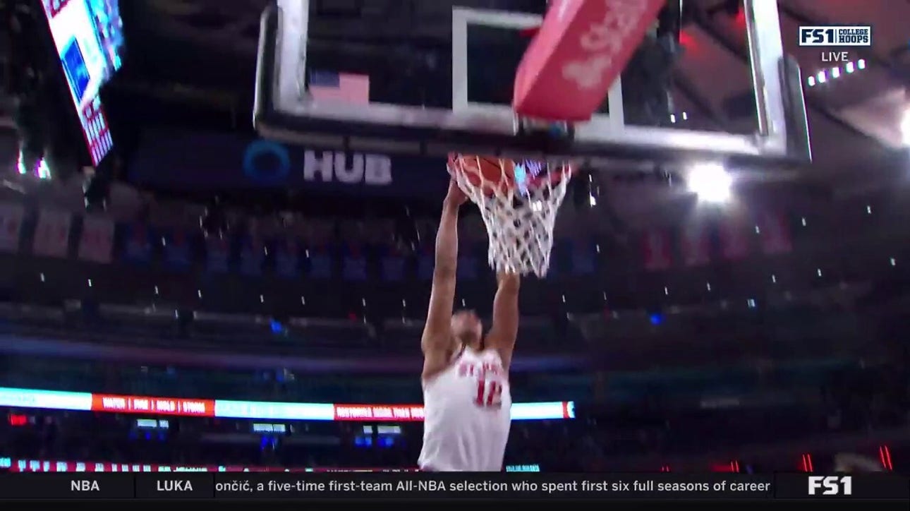 St. John's RJ Luis Jr. throws down a dunk in a WILD sequence early vs. Marquette