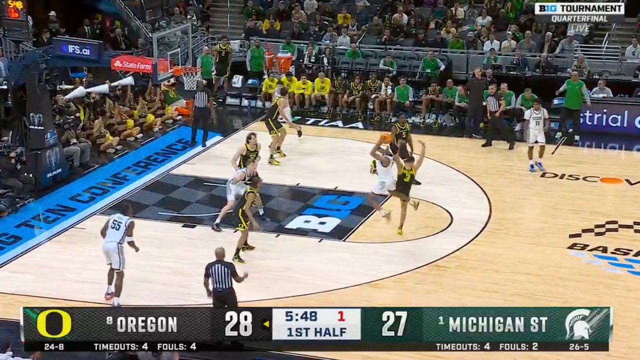 Jeremy Fears Jr. nails a tough and-1 jump shot, giving MSU the lead over Oregon