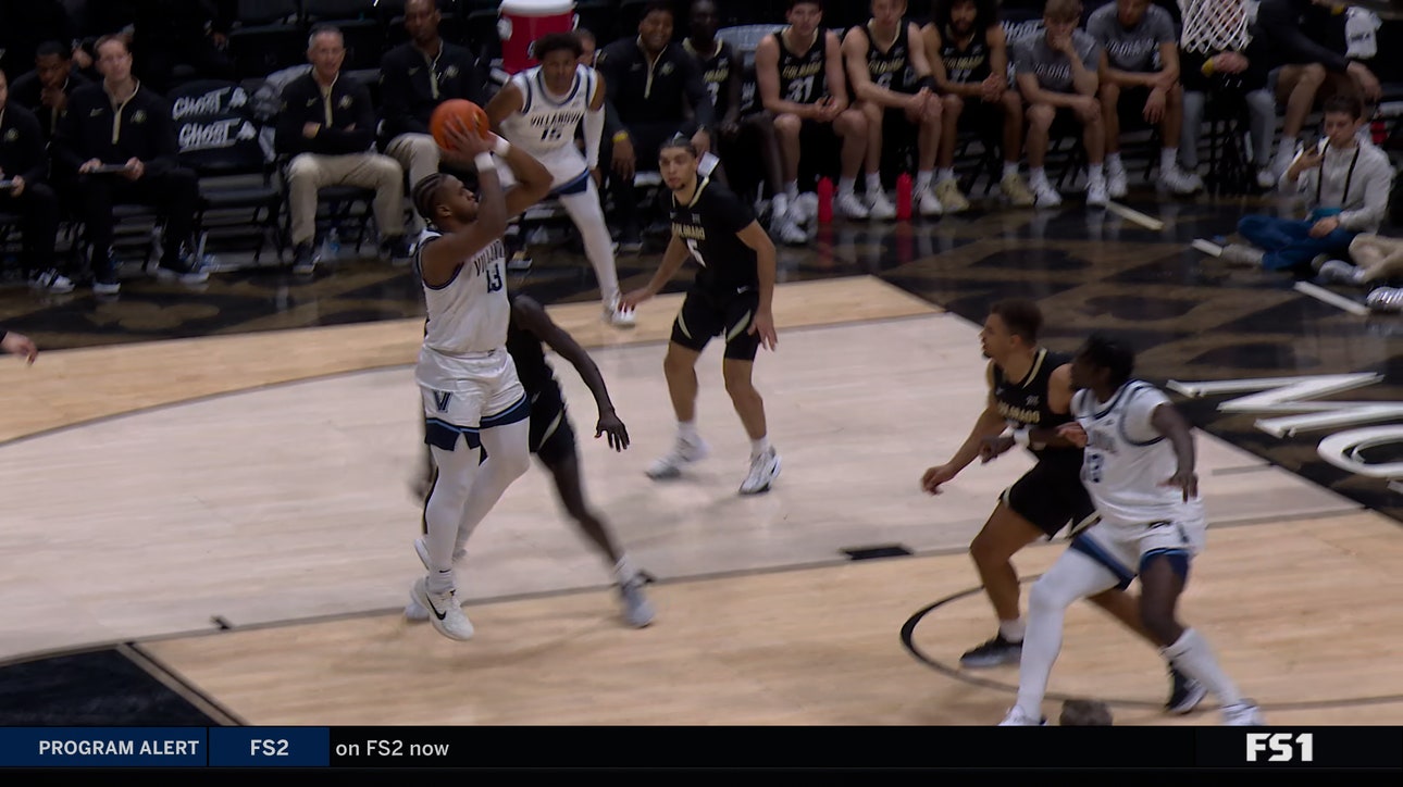 Eric Dixon drains a midrange jumper to pass Kerry Kittles as Villanova's all-time leading scorer