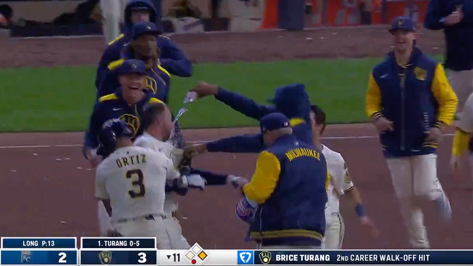Brice Turang's walk-off bunt gives Brewers 3-2 win vs. Royals