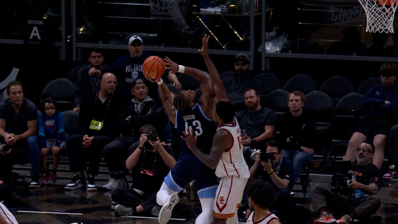 Villanova's Eric Dixon finishes and-one to take lead against USC