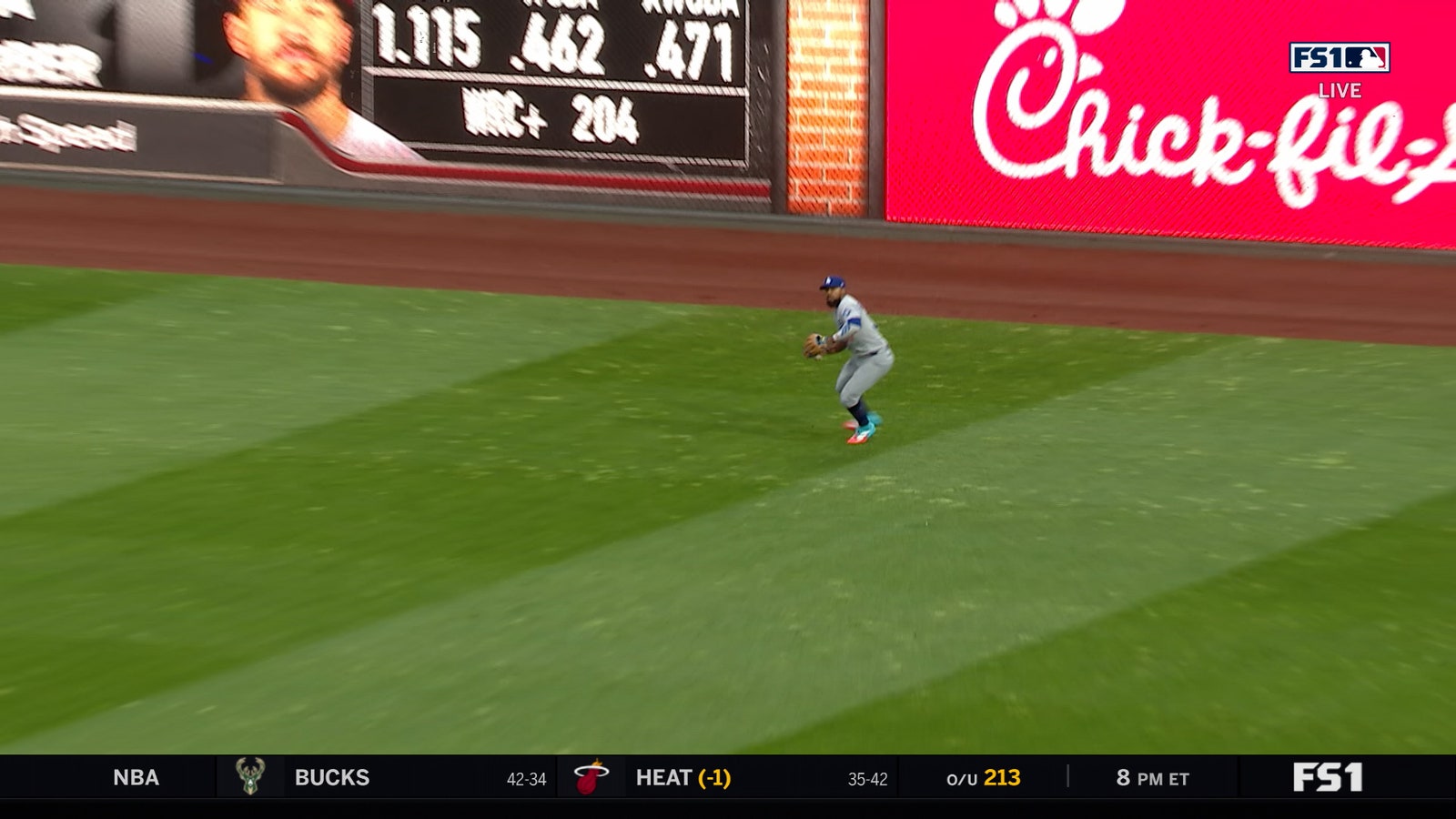 Dodgers' Teoscar Hernández pulls off UNREAL double play vs. Phillies