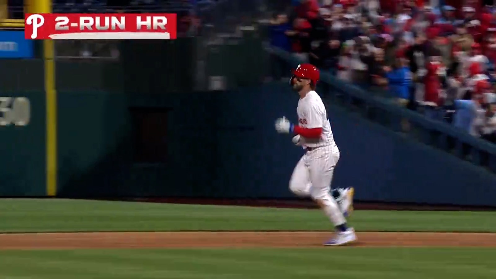 Bryce Harper crushes a two-run homer to extend Phillies' lead over Giants