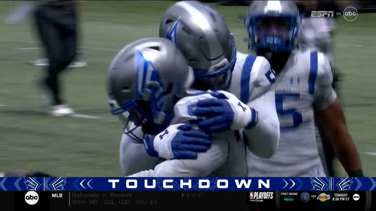 Battlehawks' Willie Harvey picks off Renegades' QB Luis Perez and takes it 44 yards for a touchdown