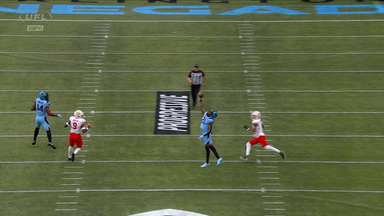 Renegades' Luis Perez connects with Deontay Burnett who makes a RIDICULOUS one-handed grab on a 63-yard TD