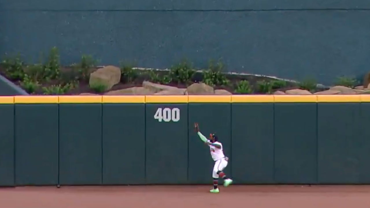 Braves' Michael Harris II makes remarkable catch on warning track to preserve 2-1 lead vs. Nationals