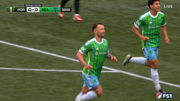 Sounders' Albert Rusnák scores from outside the box, giving team lead over Timbers