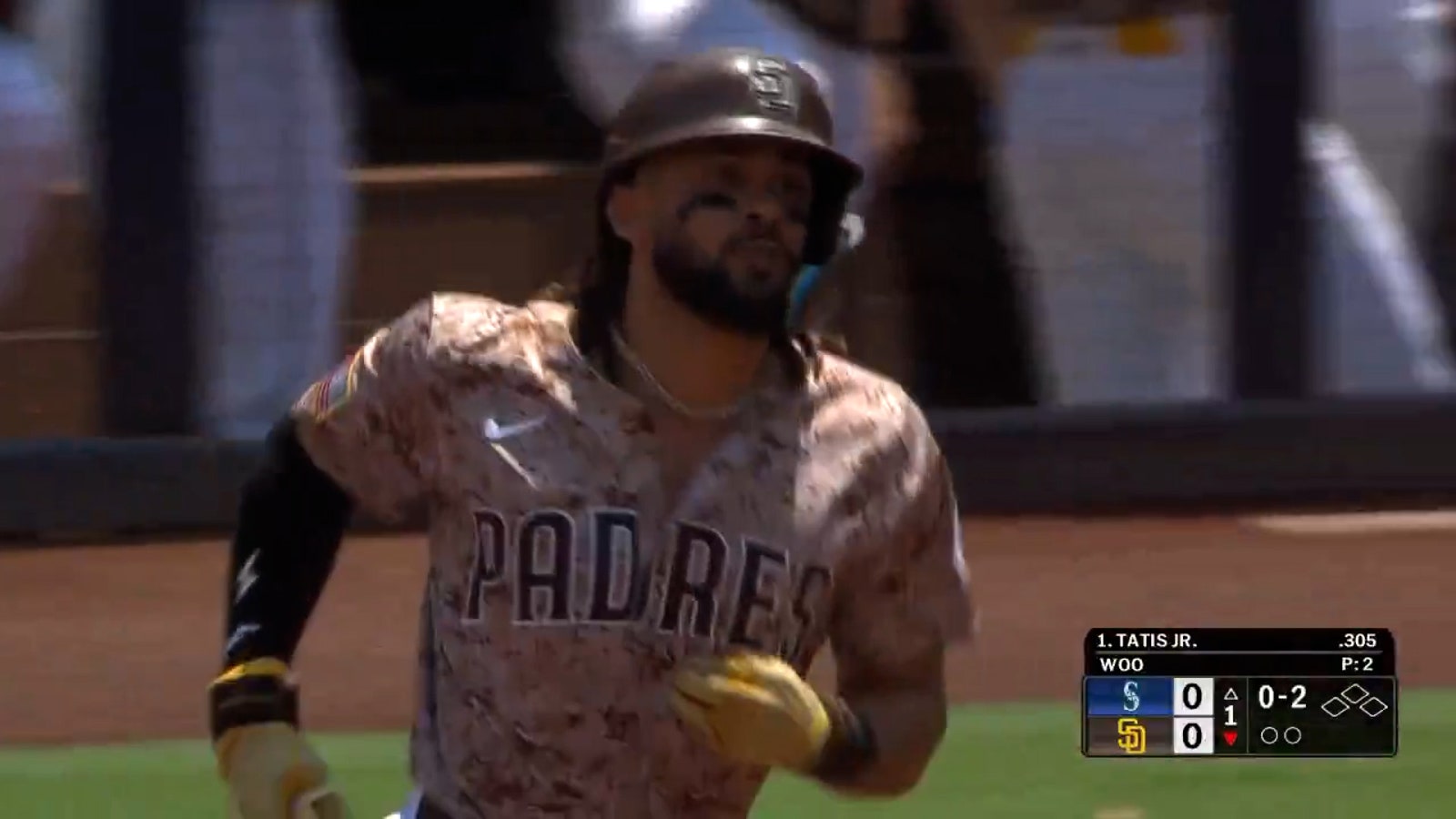 Padres' Fernando Tatis Jr. hits leadoff home run against Mariners