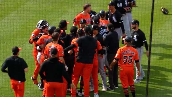 Benches clear in Orioles-White Sox after collision between Lenyn Sosa and Coby Mayo 