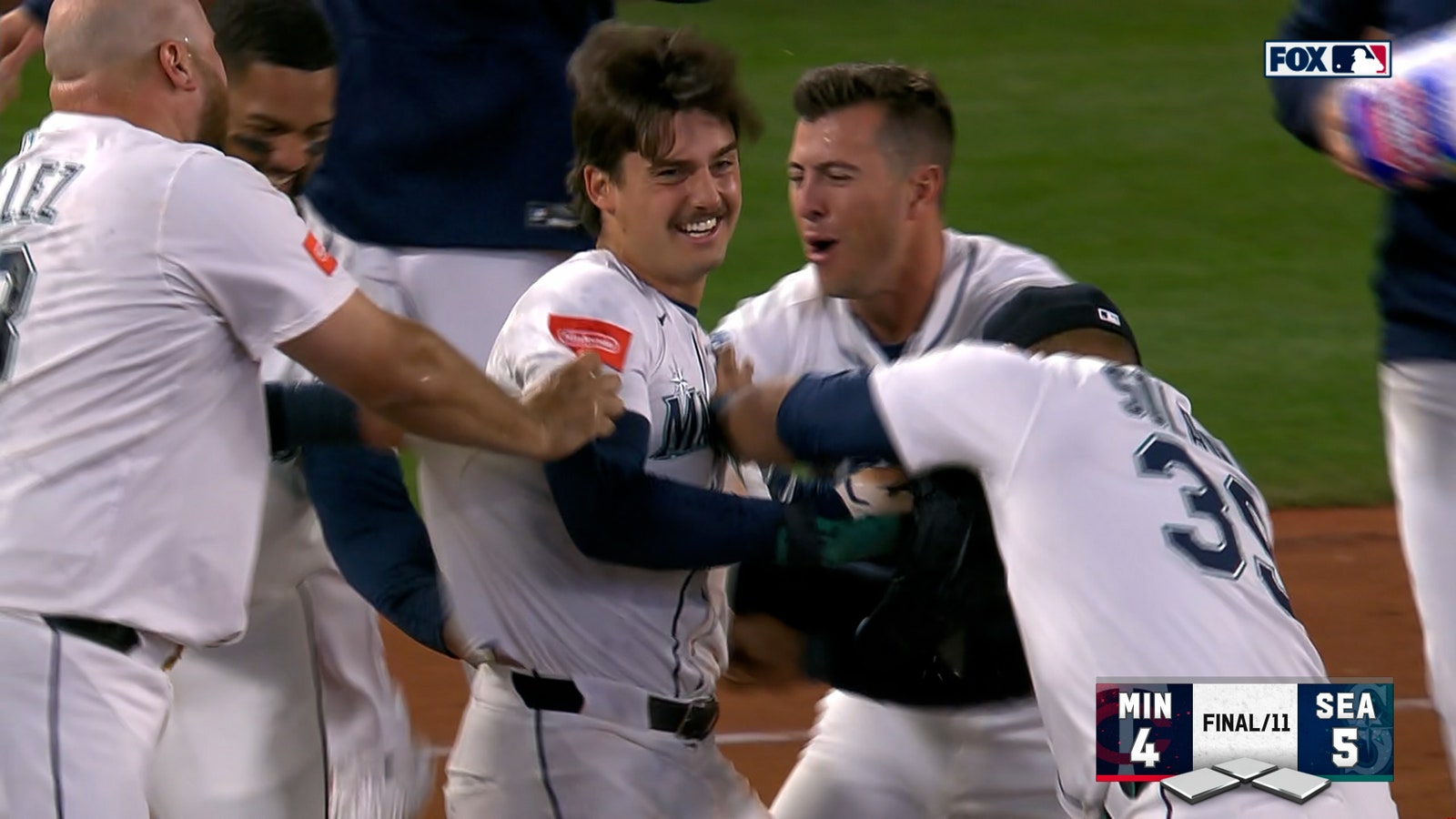 Cole Young delivers a walk-off for Mariners in extra innings in MLB debut against Twins