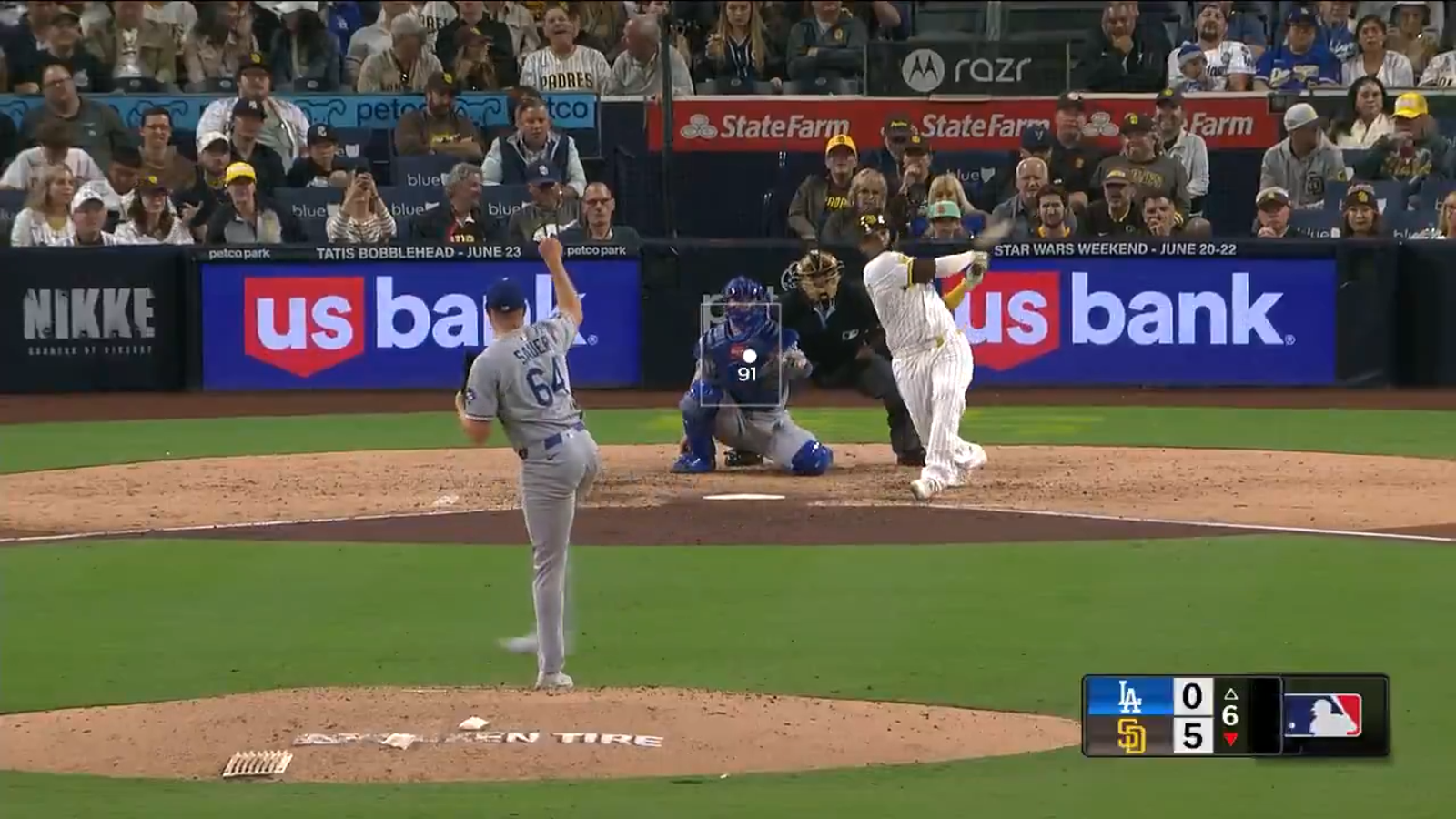Martín Maldonado belts a solo homer as Padres extend lead over Dodgers