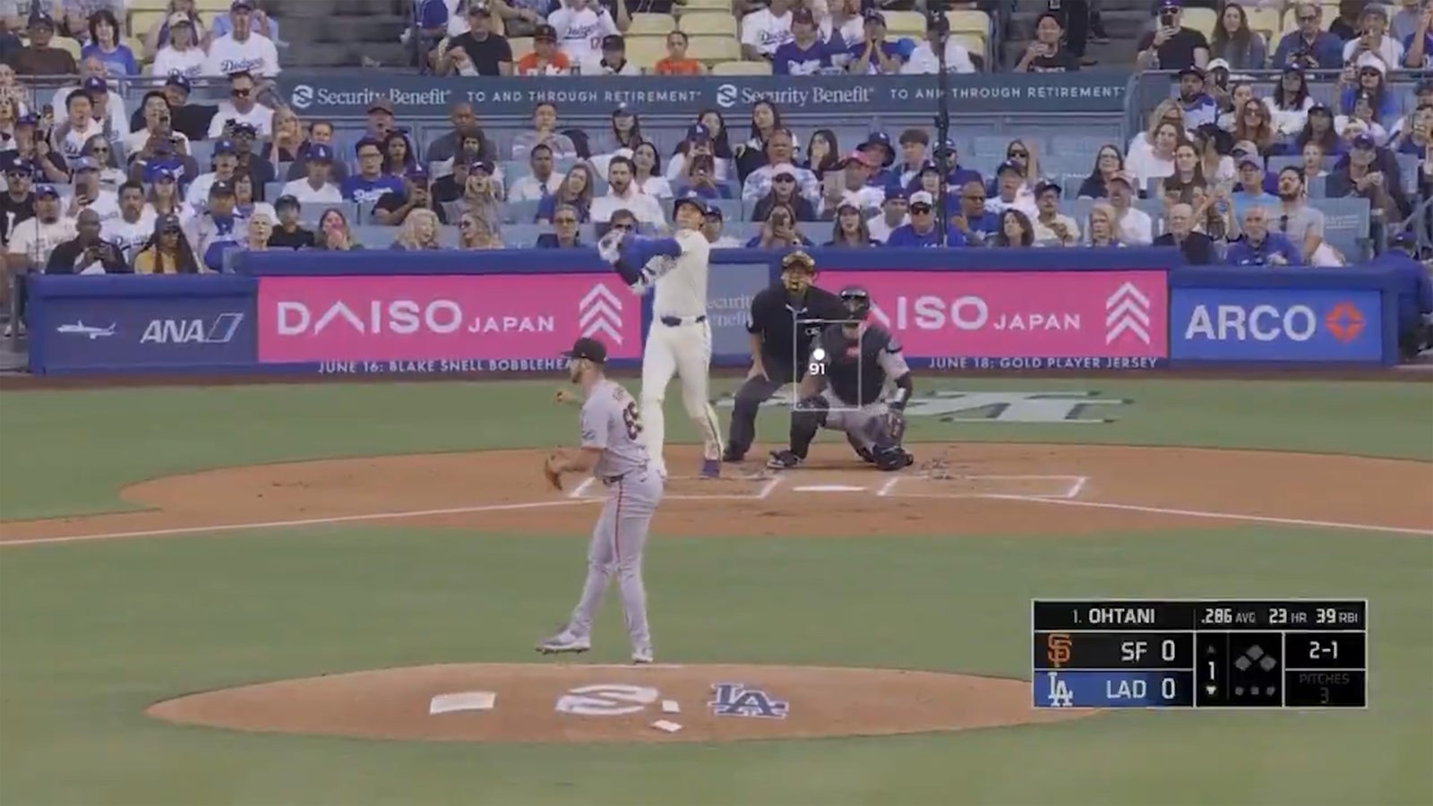 Dodgers' Shohei Ohtani crushes leadoff homer vs. Giants