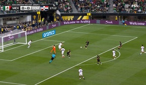 Mexico's Santiago Gimenez nearly opens the score in match against Dominican Republic