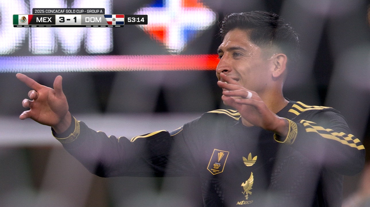 Edson Álvarez deflects a shot off Cesar Montes in 53' and finds the back of the net to extend Mexico's 3-1 lead over Dominican Republic