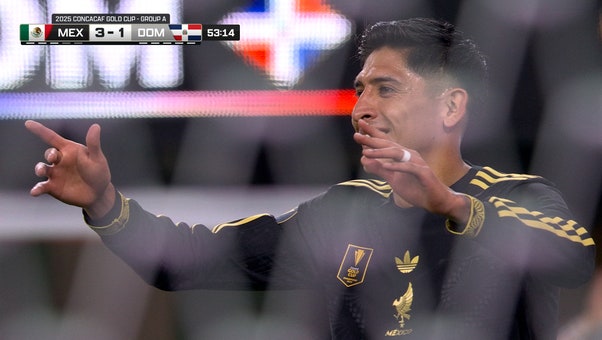 Edson Álvarez deflects a shot off Cesar Montes in 53' and finds the back of the net to extend Mexico's 3-1 lead over Dominican Republic