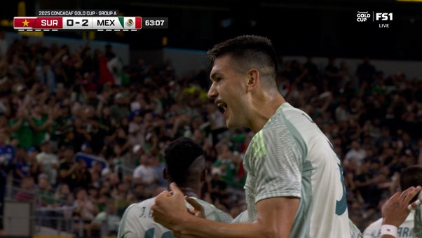 Mexico's César Montes converts on second goal of game vs. Suriname