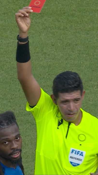 Jean-Kévin Duverne gets sent off in the 39' against Trinidad and Tobago