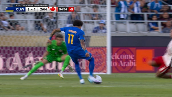 Curaçao's Jeremy Antonisse scores in stoppage time to tie the game against Canada