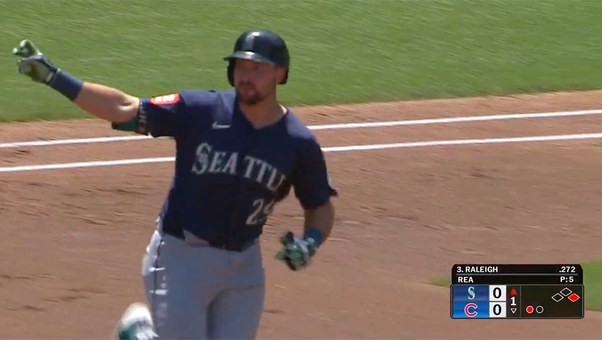 Mariners' Cal Raleigh smashes MLB-leading 31st home run, a two-run shot vs. Cubs