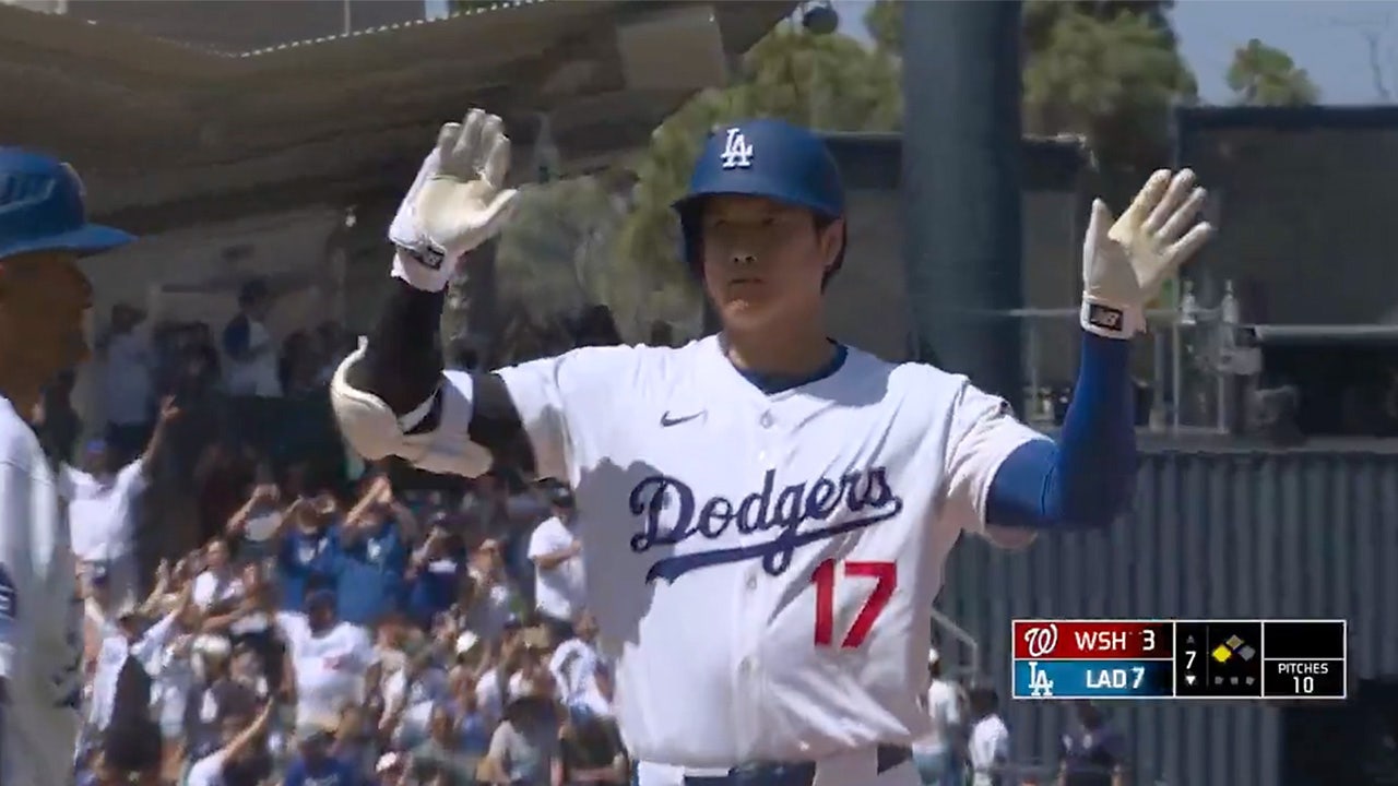Dodgers' Shohei Ohtani hits a bases-clearing triple vs. Nationals