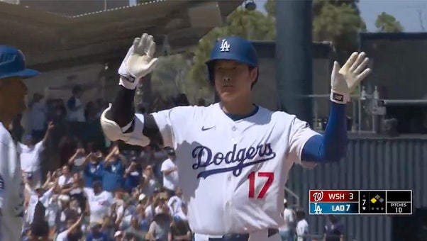 Dodgers' Shohei Ohtani hits a bases-clearing triple vs. Nationals