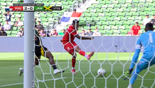Panama's Ismael Diaz scores a HAT TRICK vs. Jamaica in the first half | Concacaf Gold Cup