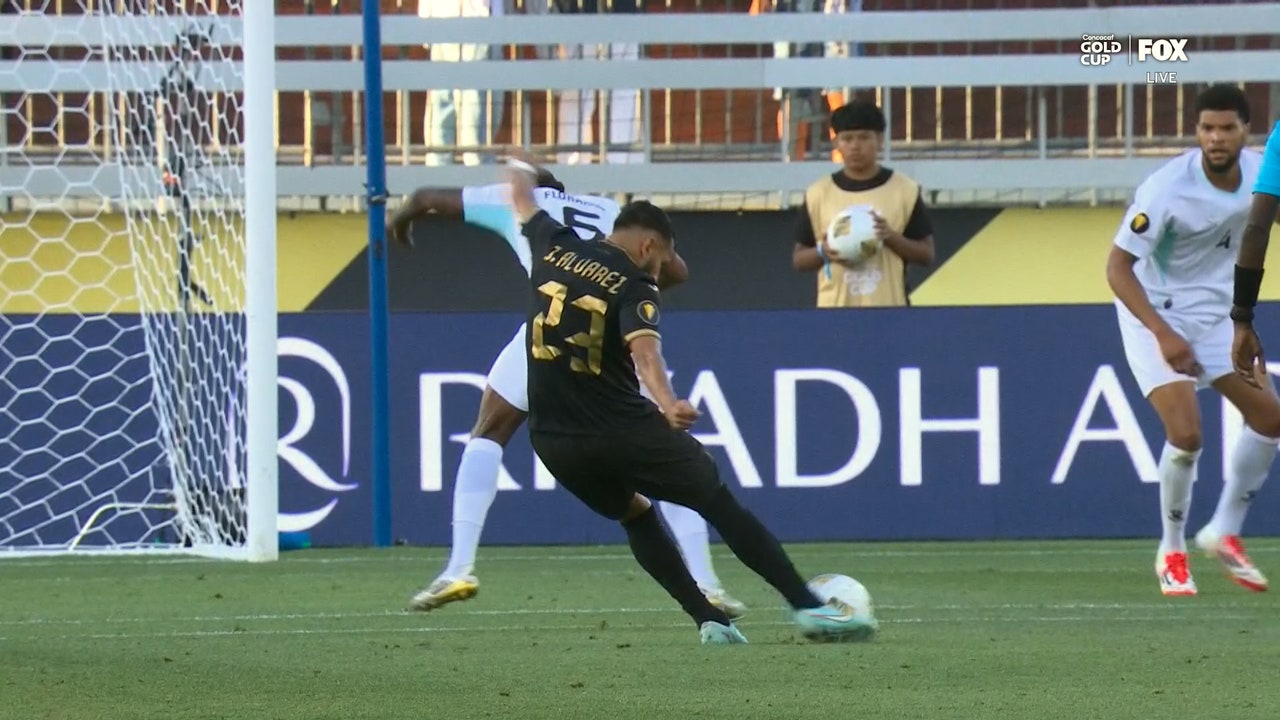 Jorge Alvarez scores in 32' to give Honduras a 1-0 lead over Curaçao