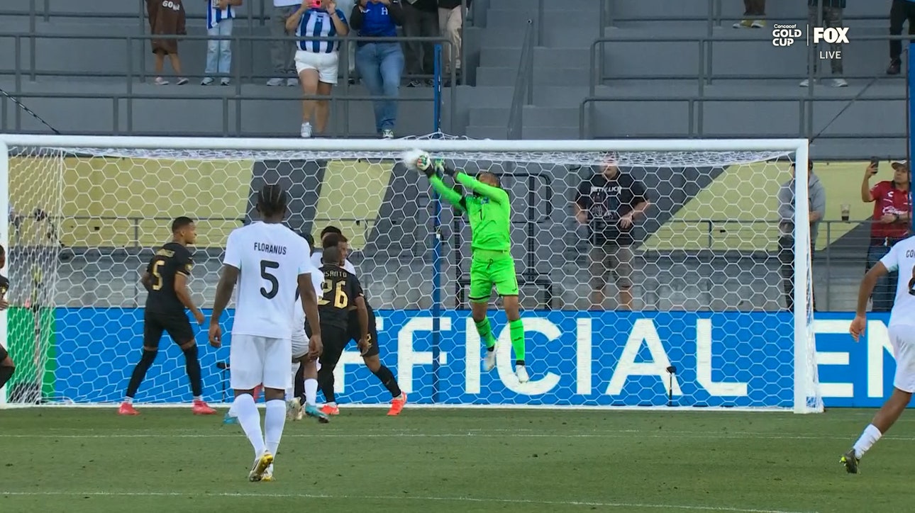 Curaçao ties the game in 42' after an own goal by Honduras goalkeeper Edrick Menjívar