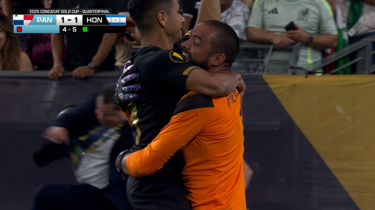 Carlos Pineda converts from the spot, taking Honduras past Panama in penalty shootout