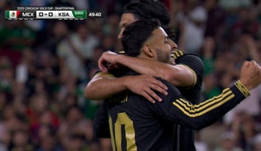 Alexis Vega opens the score for Mexico in the 48' against Saudi Arabia