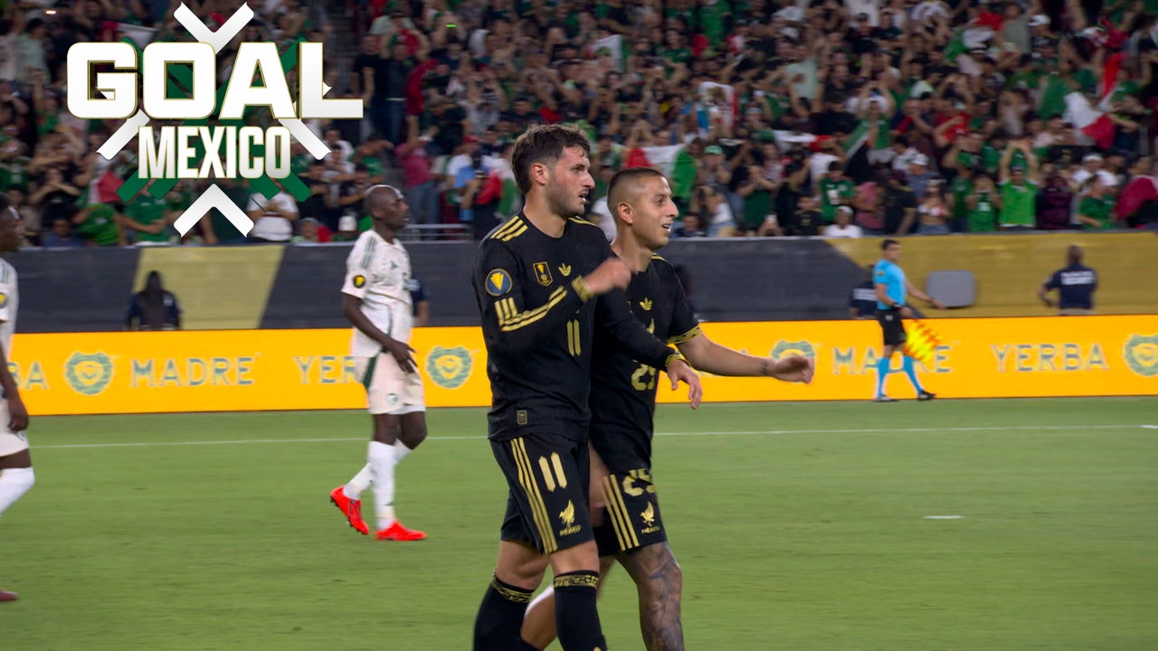 Mexico extends its lead 2-0 against Saudi Arabia after defensive blunder