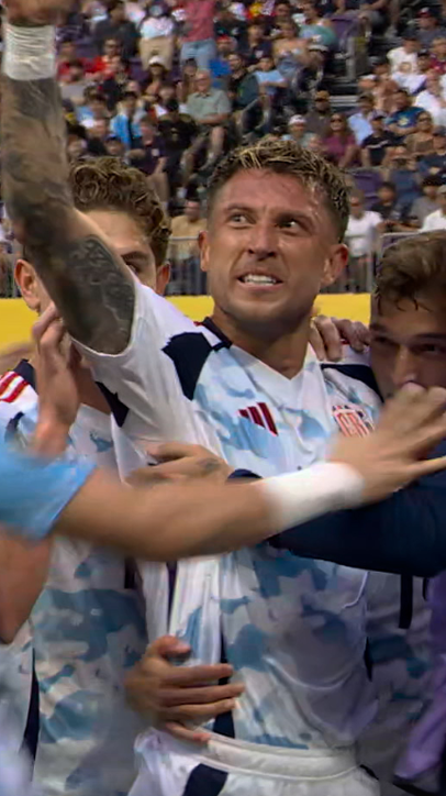 Francisco Calvo's PK puts Costa Rica ahead 1-0 